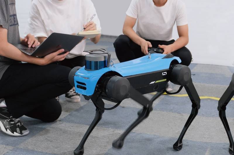 Le robot chien est facile à prendre en main